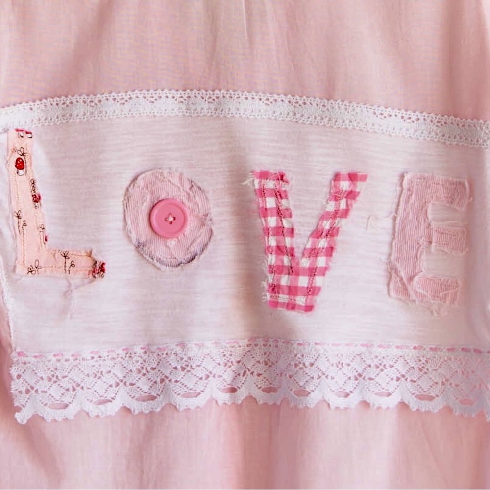 Linen shirt with LOVE patches